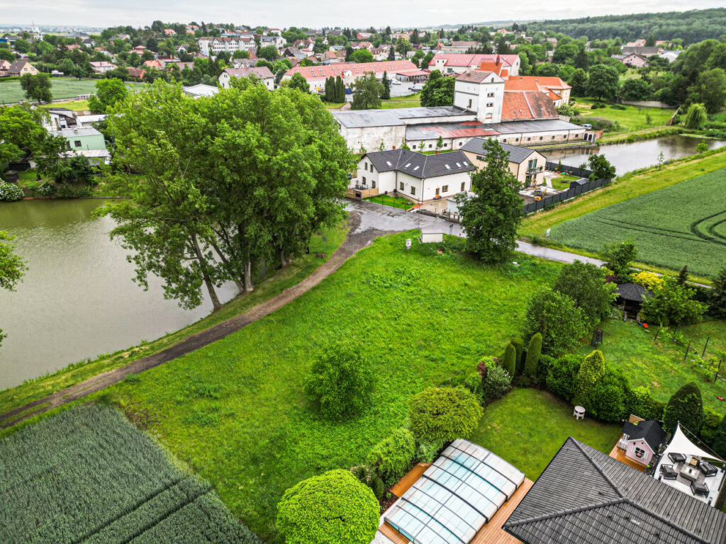 Prodej krásného stavebního pozemku 1265 m2, u Pivovarského rybníka